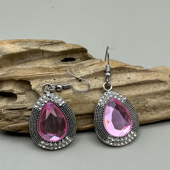 Jewelry - Elegant Pink Teardrop Earrings